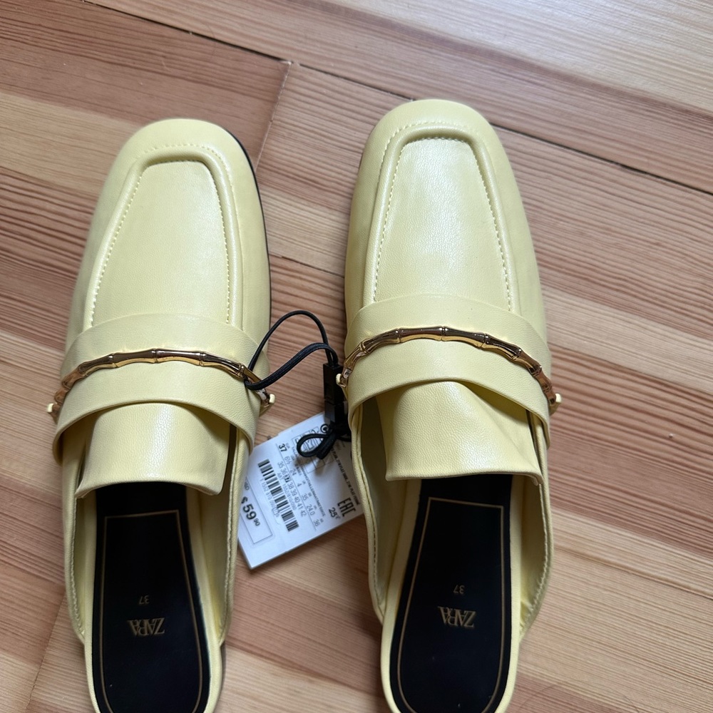 NWT Size 37 Zara light yellow mules loafers slides